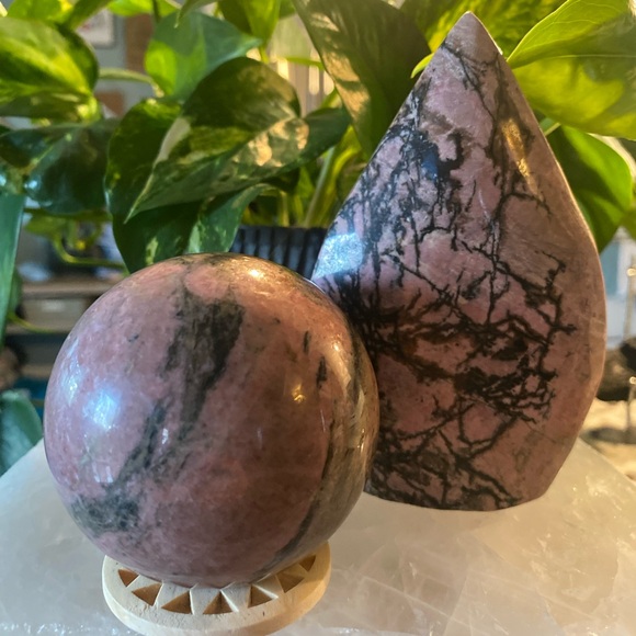 Rhodonite Sphere - Picture 6 of 6